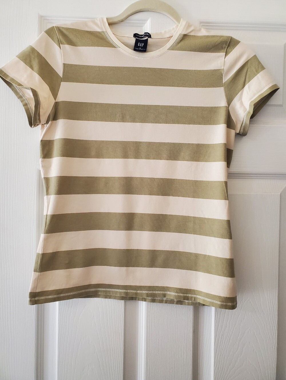 Vintage GAP Women’s Green and Cream Striped Crewneck Tee